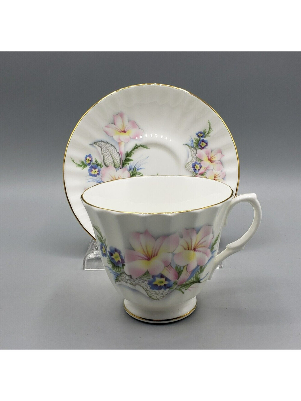 Vintage Duchess Teacup & Saucer Trumpet Flower Fine Bone China England Pink